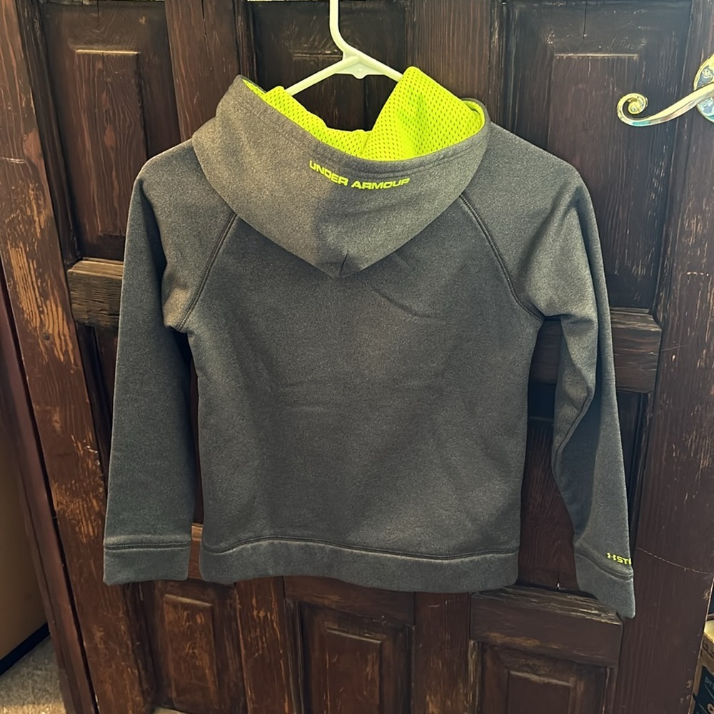 Boys Under Armour pullover hoodie - Picture 3 of 4